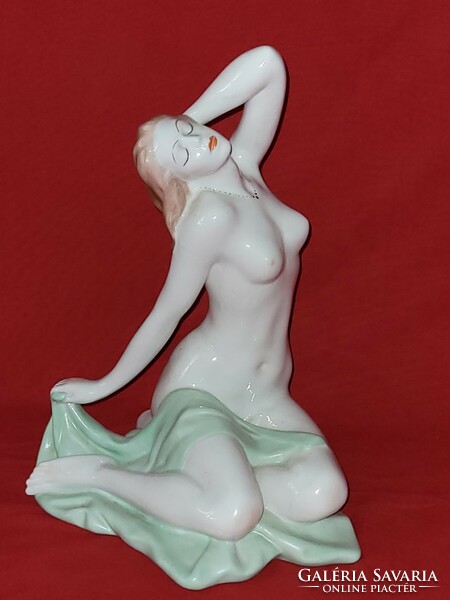 Rare porcelain female nude from Aquincum