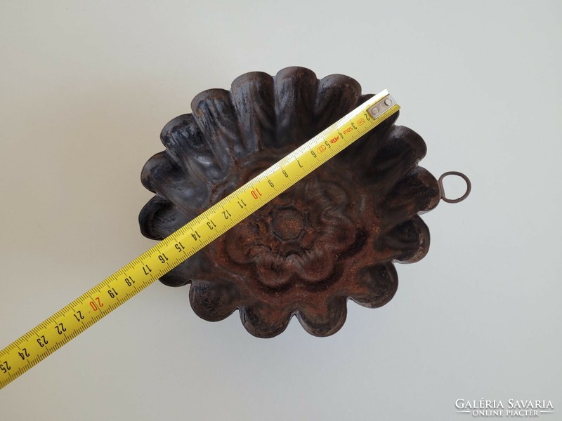 Old baking mold, iron, antique ball oven mold, confectioner's tool
