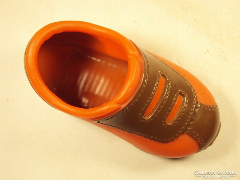 Retro plastic shoe-shaped desktop storage pen holder