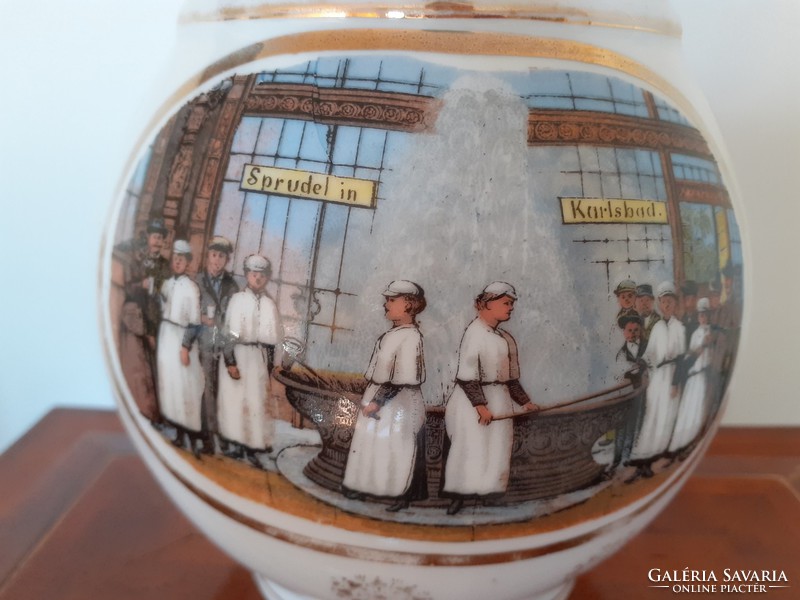 Régi porcelán kancsó Karlsbad gyógyvizes kiöntő karlsbadi fürdő jelenetes emléktárgy