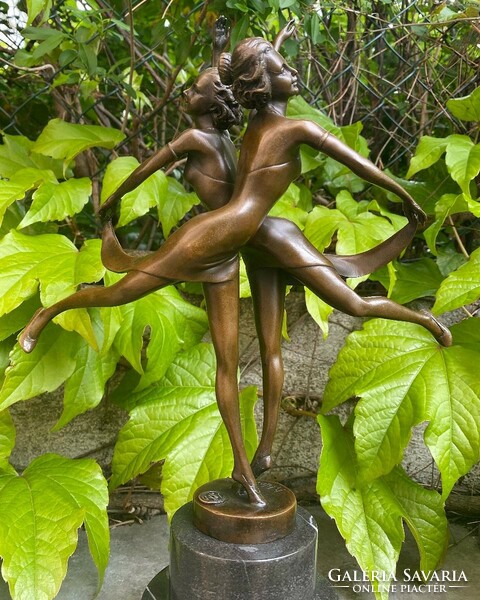 Táncoló nők - bronz szobor