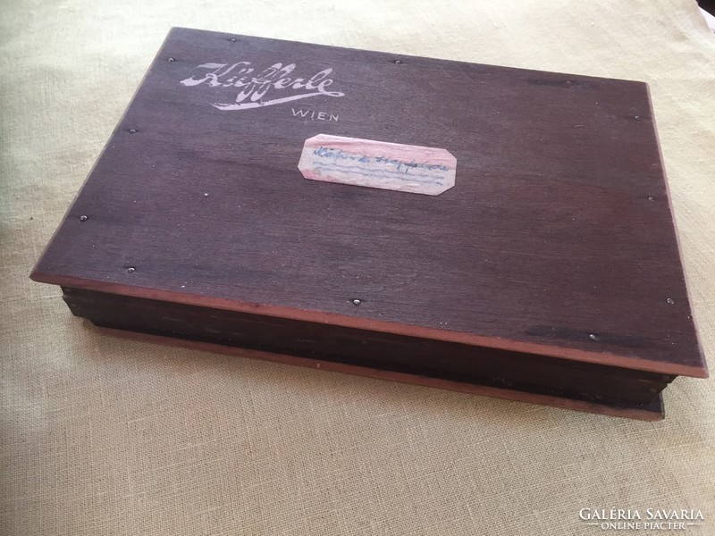 Austrian wooden box, chocolate box with the inscription küfferle wien (79/1)