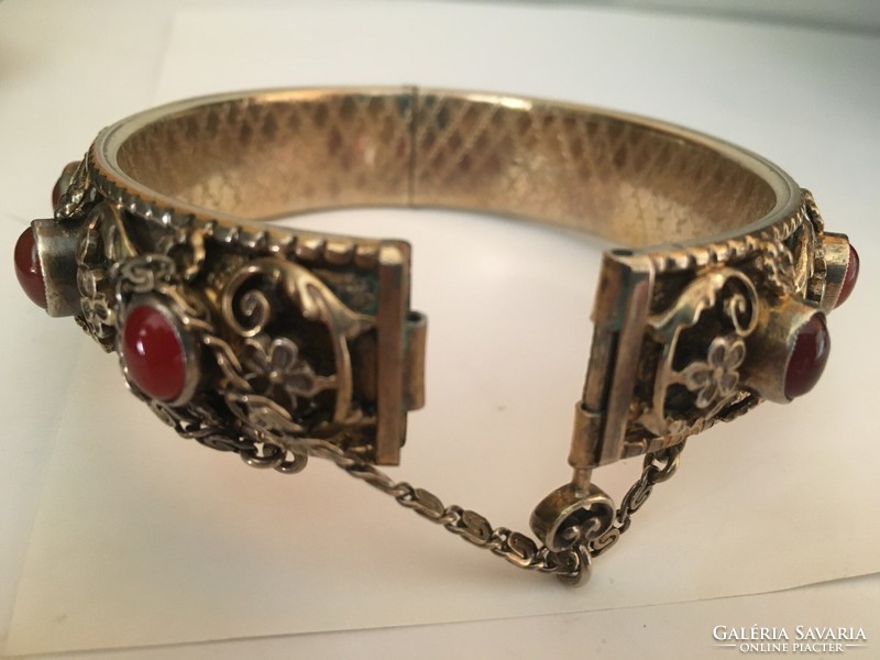 Silver-gilt bracelet decorated with carnelian cabochons