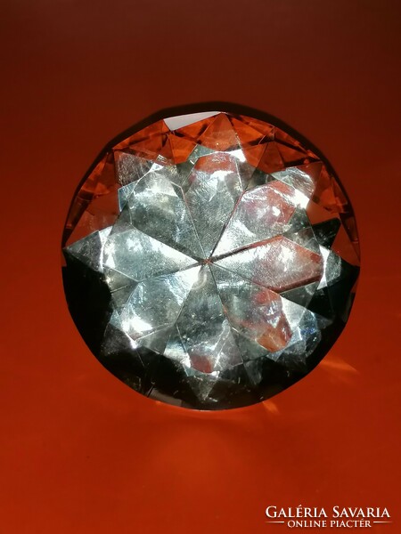 Real crystal table decoration polished to a diamond shape, leaf weight