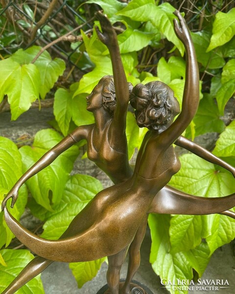 Táncoló nők - bronz szobor