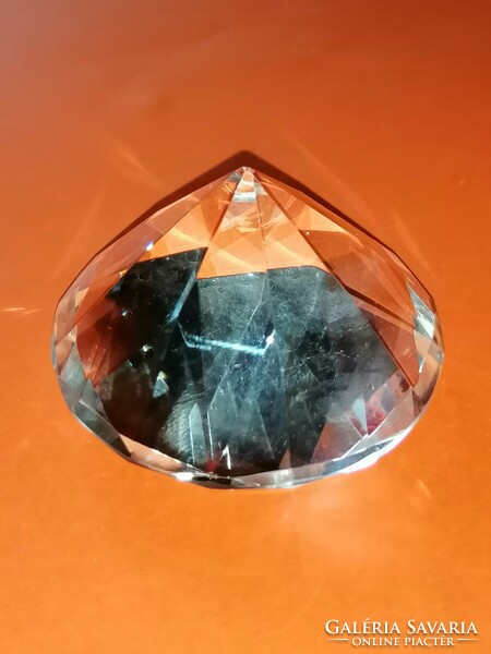 Real crystal table decoration polished to a diamond shape, leaf weight