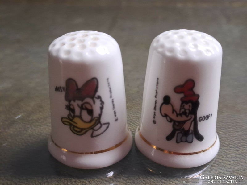 Angol porcelán gyűszű Disney Daisy kacsa és Goofy kutya