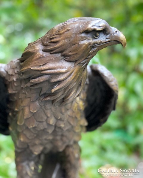 Giant eagle - bronze statue