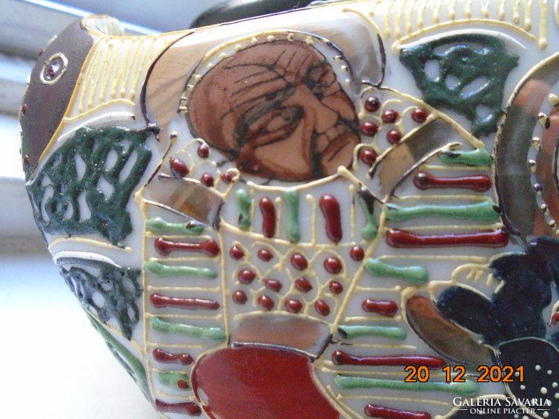 Satsuma moriage kézzel festett romboid váza Fo kutyás tetővel,Kannon és Rakan mintával