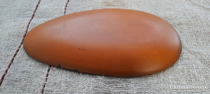 Egg-shaped wooden plate