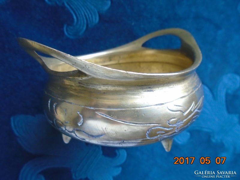 Antique Chinese Han dynasty bronze censer with Apocryphal Xuande age mark