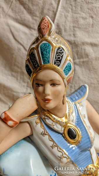 Alba Iulia - Kleopátra porcelán figura