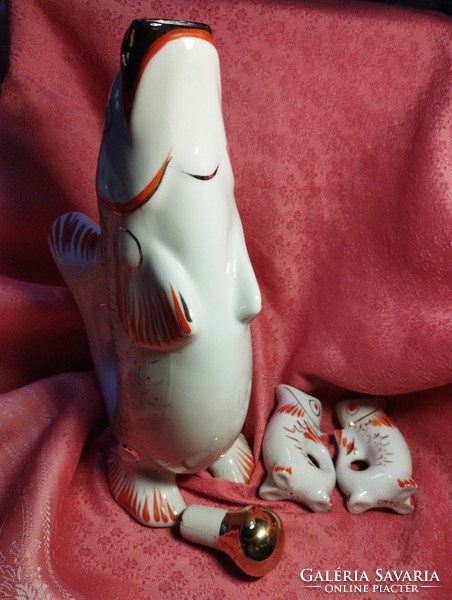 Antique porcelain drink holder fish with two fish glasses