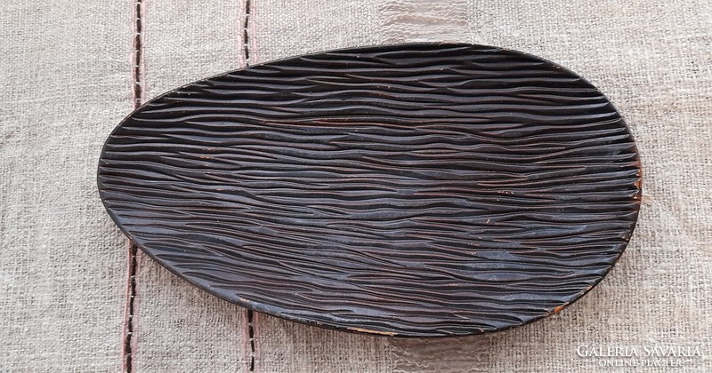 Egg-shaped wooden plate