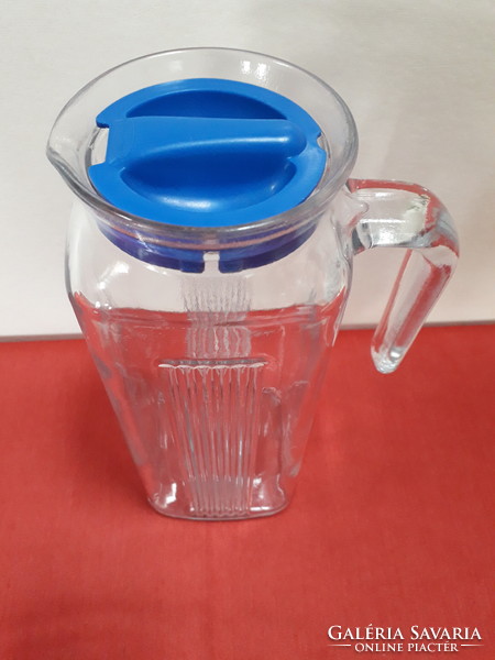 Thick-walled, rectangular glass spout