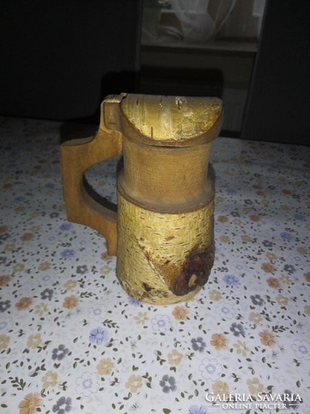'Antique' wooden cup with lid