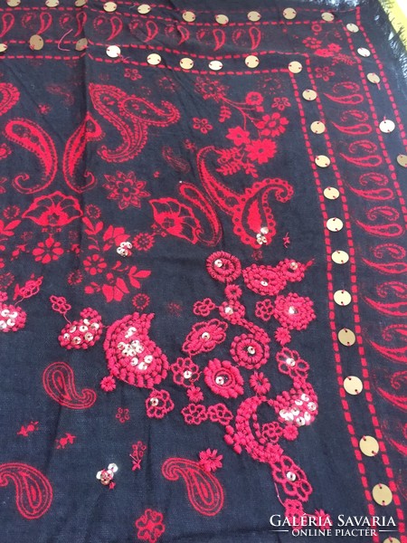 Stole decorated with sequins on a black background with a red ornamental pattern, Indian style