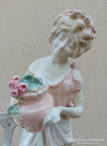 Osztrák szecessziós kerámia szobor - Hölgy vázával