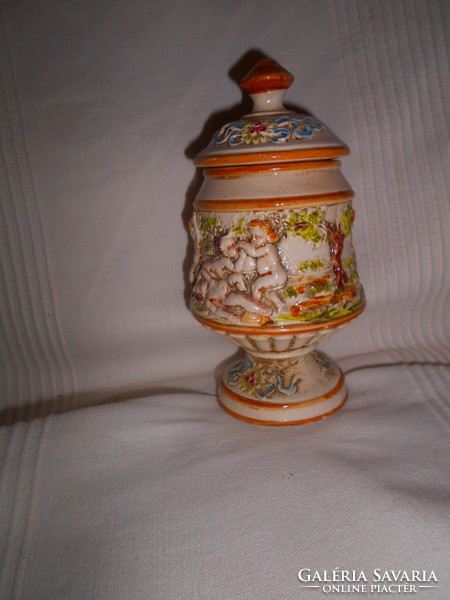 Capodimonte embossed lid holder