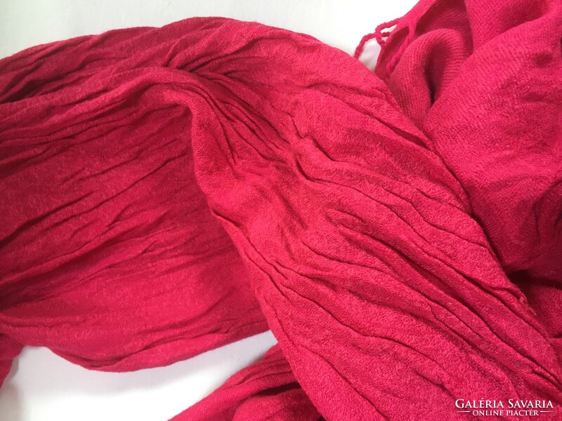 Cyclamen-colored, large-sized crinkled stole, scarf made of cotton material