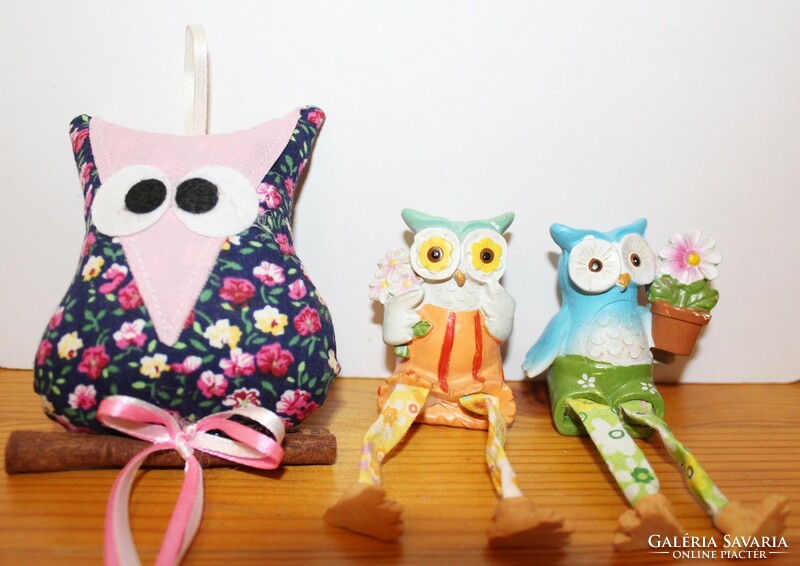 3 owl figurines, decoration