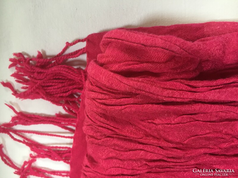 Cyclamen-colored, large-sized crinkled stole, scarf made of cotton material