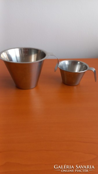 Measuring cups made of stainless steel, with stainless steel marking, small 7 x 4.5 x 4 cm, large 10x7x5 cm