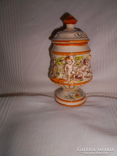 Capodimonte embossed lid holder