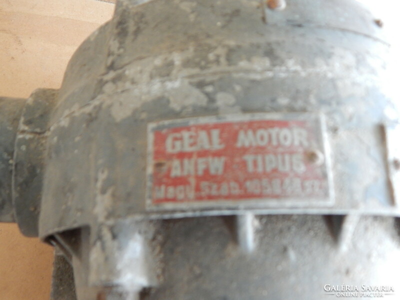 Electric motor, functional as shown in the picture. Geal engine. Anfwtype, size 30 x 20 cm.