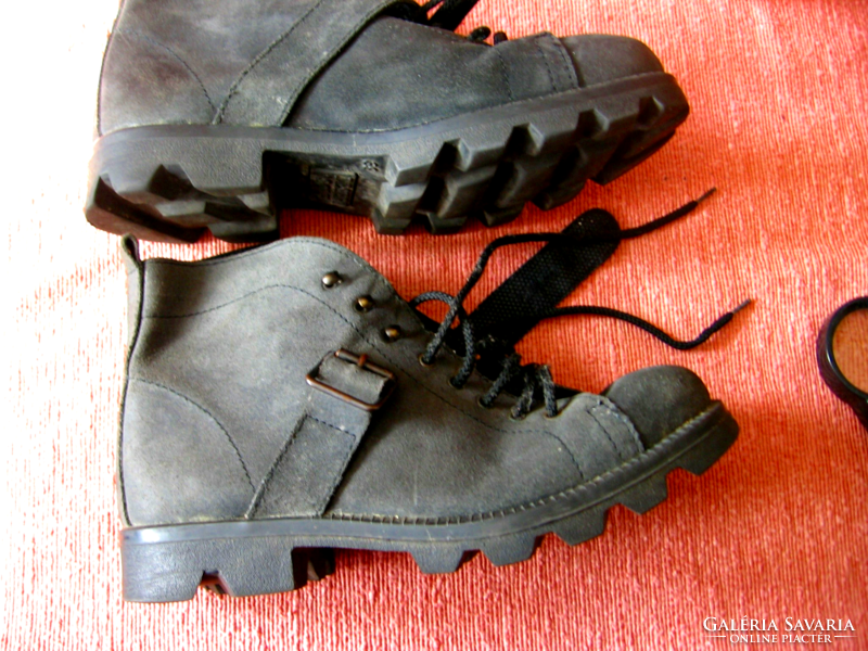 Black suede leather desert sole Italian women's boot 39