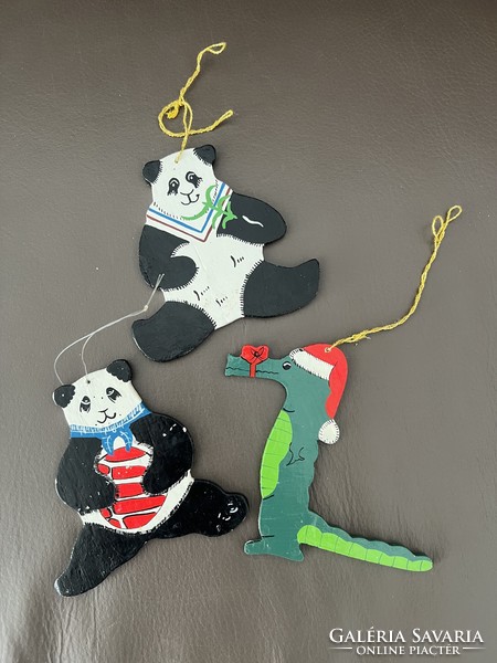 Három különleges fa karácsonyfadísz krokodil és panda macik
