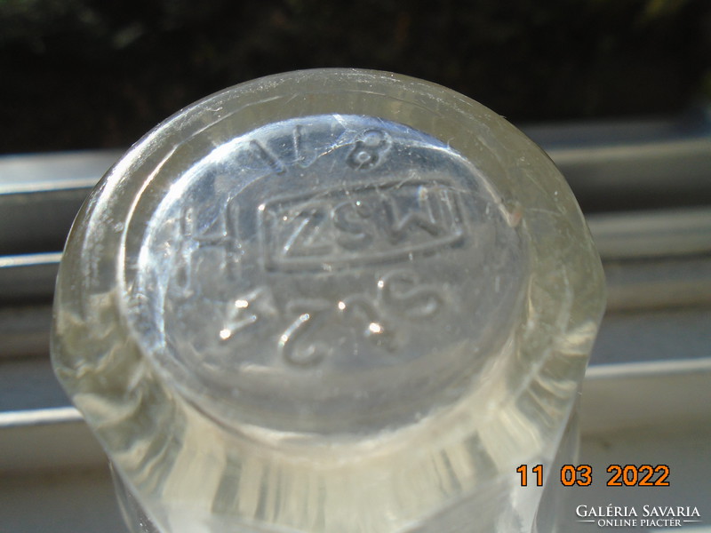 A Magyar Szabványügyi Testület jelzésével régebbi öntött üveg vastagfalú bordázott pohár