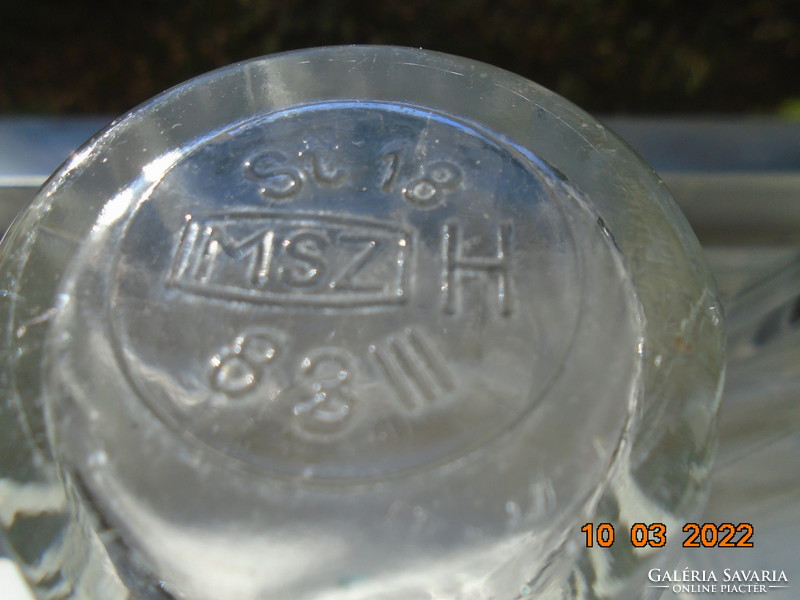 A Magyar Szabványügyi Testület jelzésével régebbi vastagfalú,bordázott, öntött üveg pohár 2 db