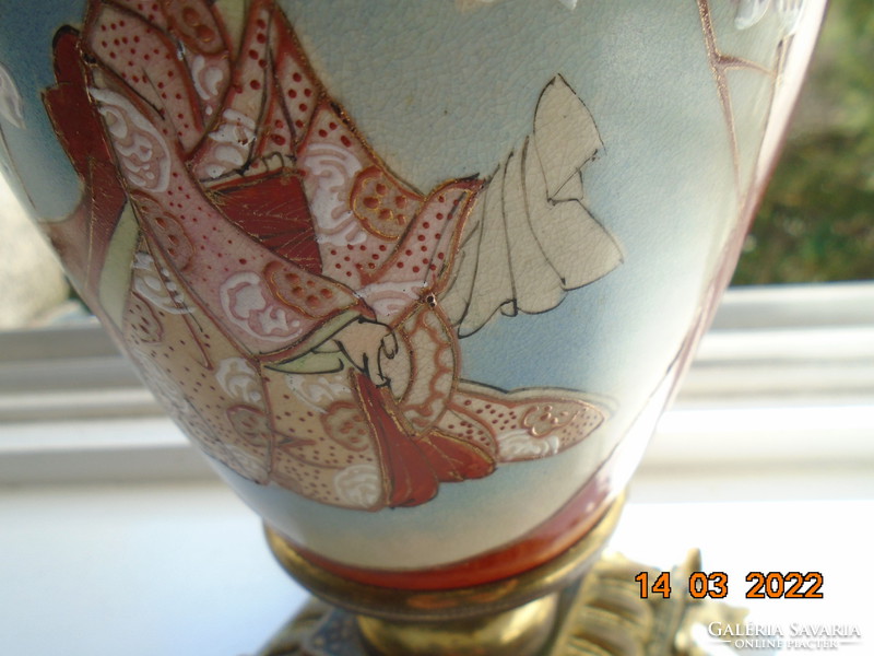Antik japán porcelán és aranyozott bronz váza Gésával, cseresznye virággal, Fo kutyával ,restaurált