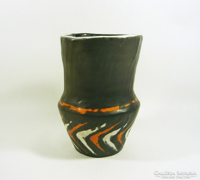 Gorka livia, retro 1950 black vase with arrow motif 18.1 Cm artistic ceramics, flawless! (G143)
