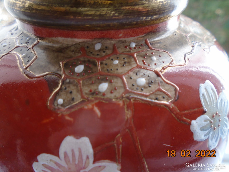 Antik japán porcelán, bronz és ormolu váza Gésával, cseresznye virággal, Fo kutyával ,restaurált