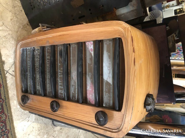Orion 442 world receiver radio from 1951, in good condition.