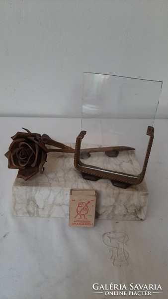 Picture holder, table decoration
