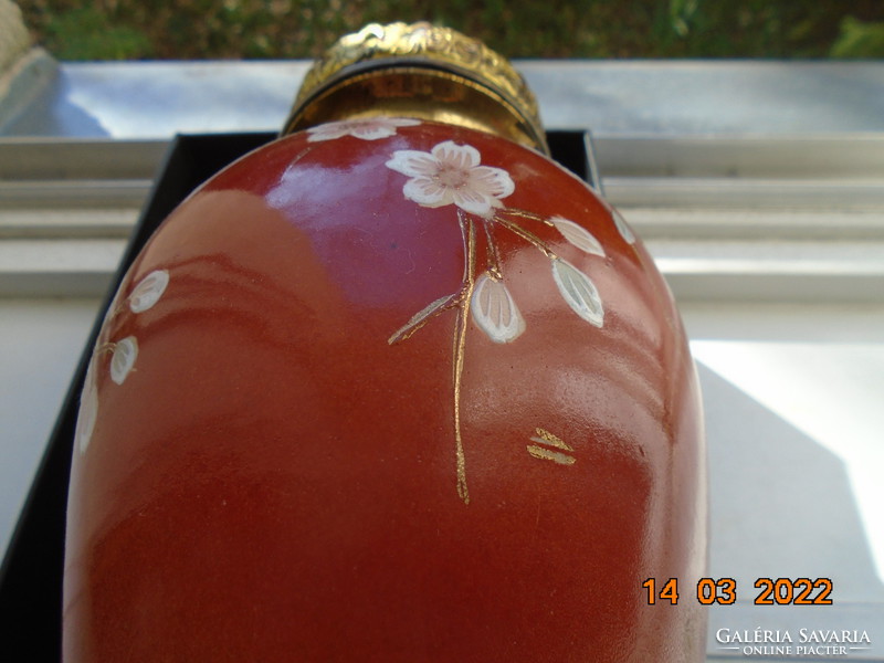 Antik japán porcelán és aranyozott bronz váza Gésával, cseresznye virággal, Fo kutyával ,restaurált