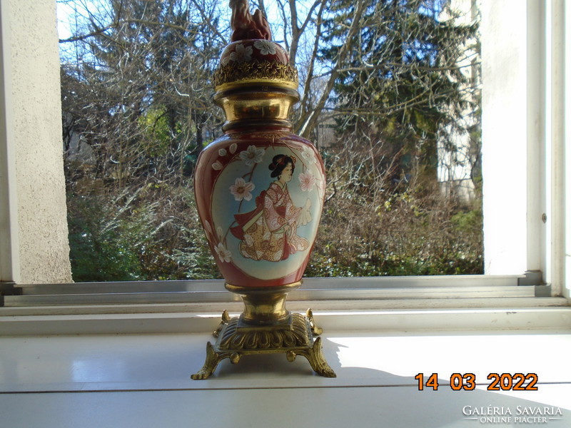 Antik japán porcelán és aranyozott bronz váza Gésával, cseresznye virággal, Fo kutyával ,restaurált