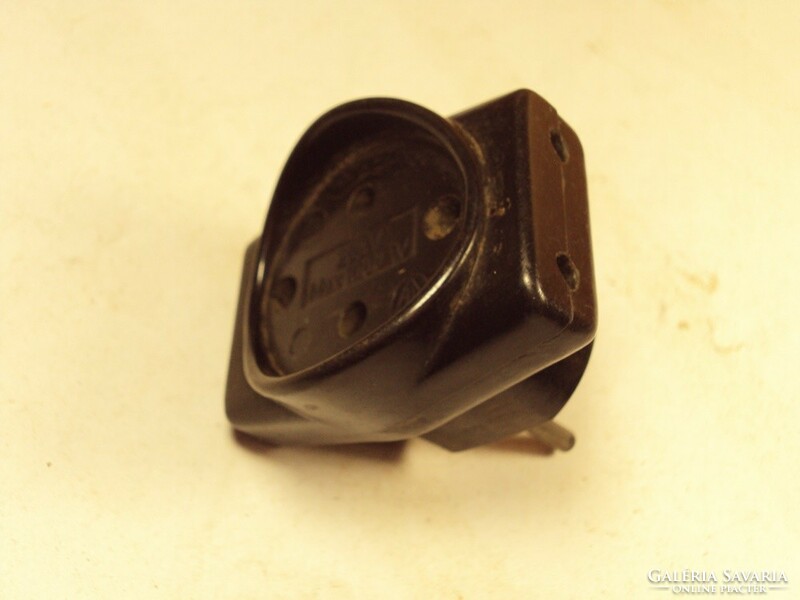 Retro konnektor elosztó bakelit fekete színű elektromos kellék 1970-es évekből