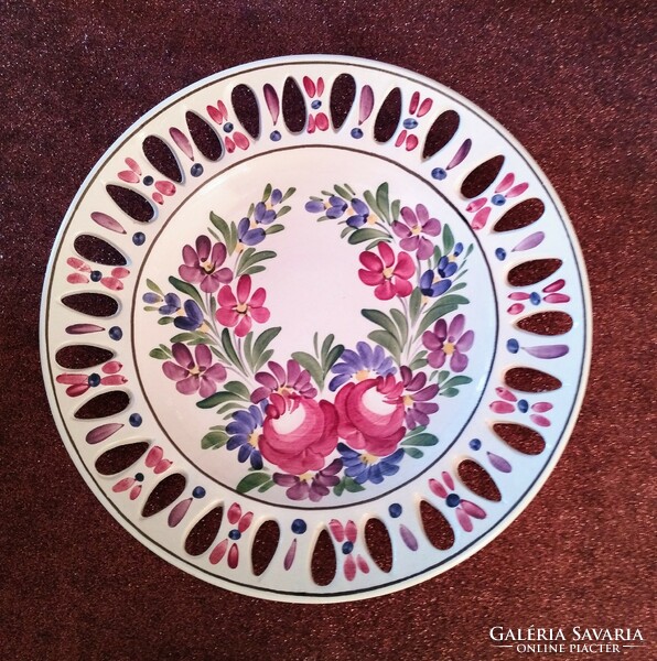 Markov zlata (Baranyine) ceramic decorative plate with openwork folk motif