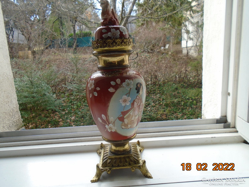 Antik japán porcelán és aranyozott bronz váza Gésával, cseresznye virággal, Fo kutyával ,restaurált