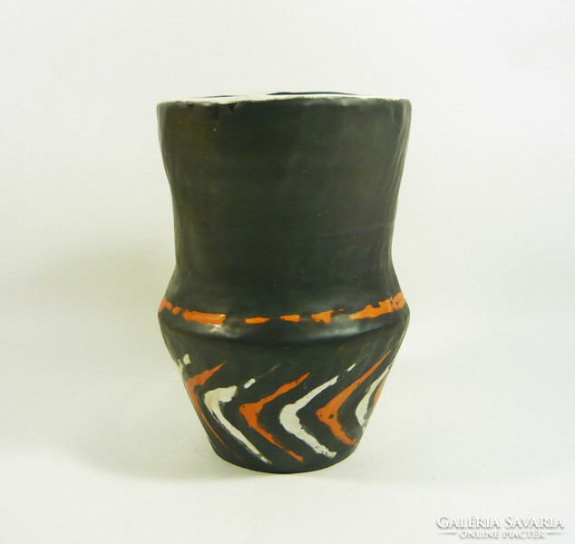 Gorka livia, retro 1950 black vase with arrow motif 18.1 Cm artistic ceramics, flawless! (G143)