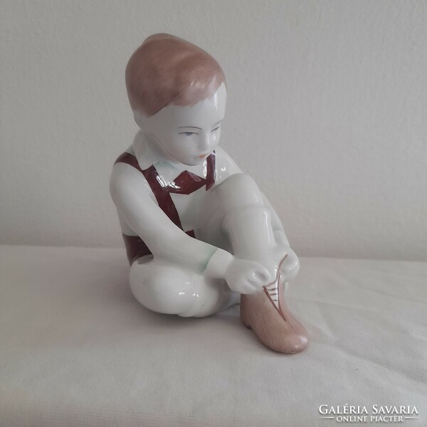 Aquincum porcelain boy figure