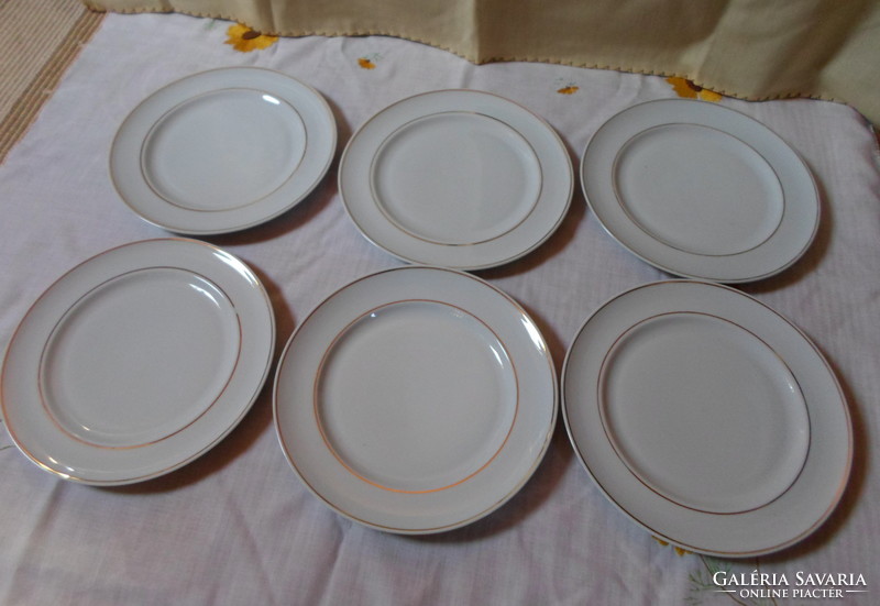 Alföld porcelain, white plate with gold rim 1. (Gold rim cake set, small plate)
