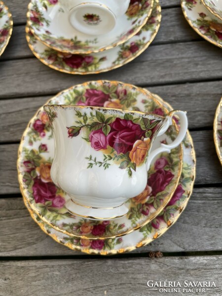 Winter fair! Showcase condition royal albert old country roses breakfast set, tea trio