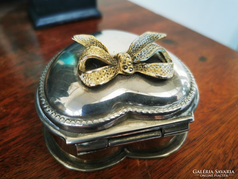 Bow metal ring holder box