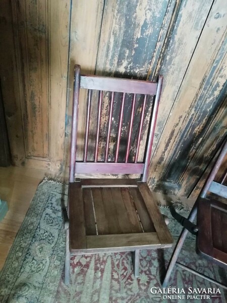 Pair of hardwood folding chairs, early 20th century outdoor or indoor chairs with original paint
