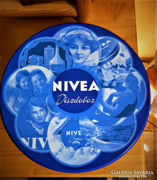 Nagyméretű díszes fémdoboz (NIVEA 90 éves, 2003)